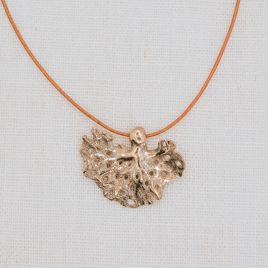 WILD CORAL BRASS PENDANT NECKLACE