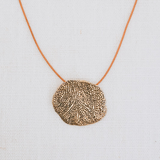 VEIL CORAL BRASS PENDANT NECKLACE