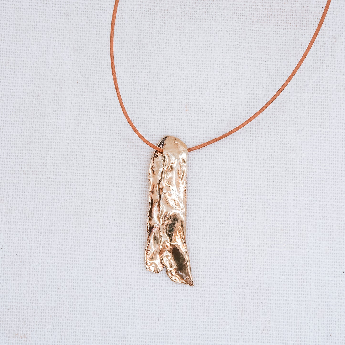 KELP BRASS PENDANT NECKLACE