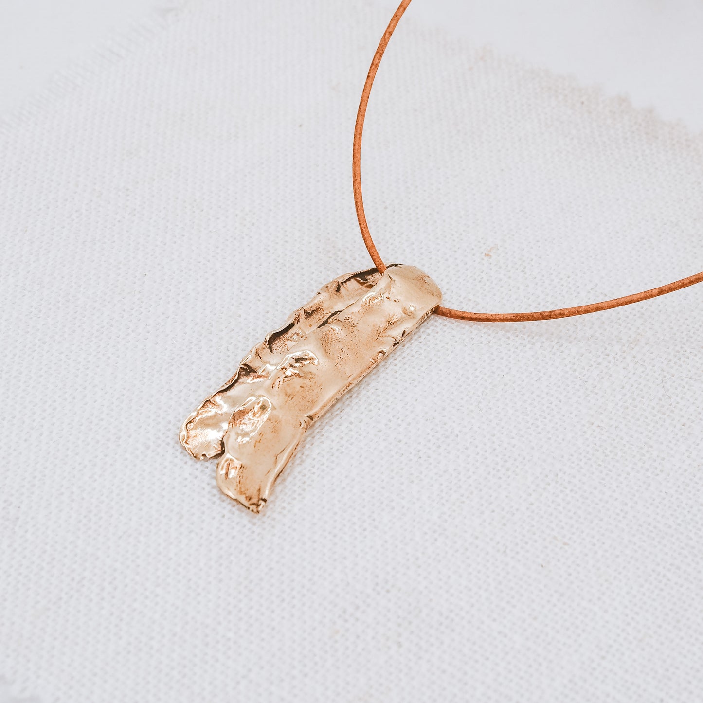 KELP BRASS PENDANT NECKLACE