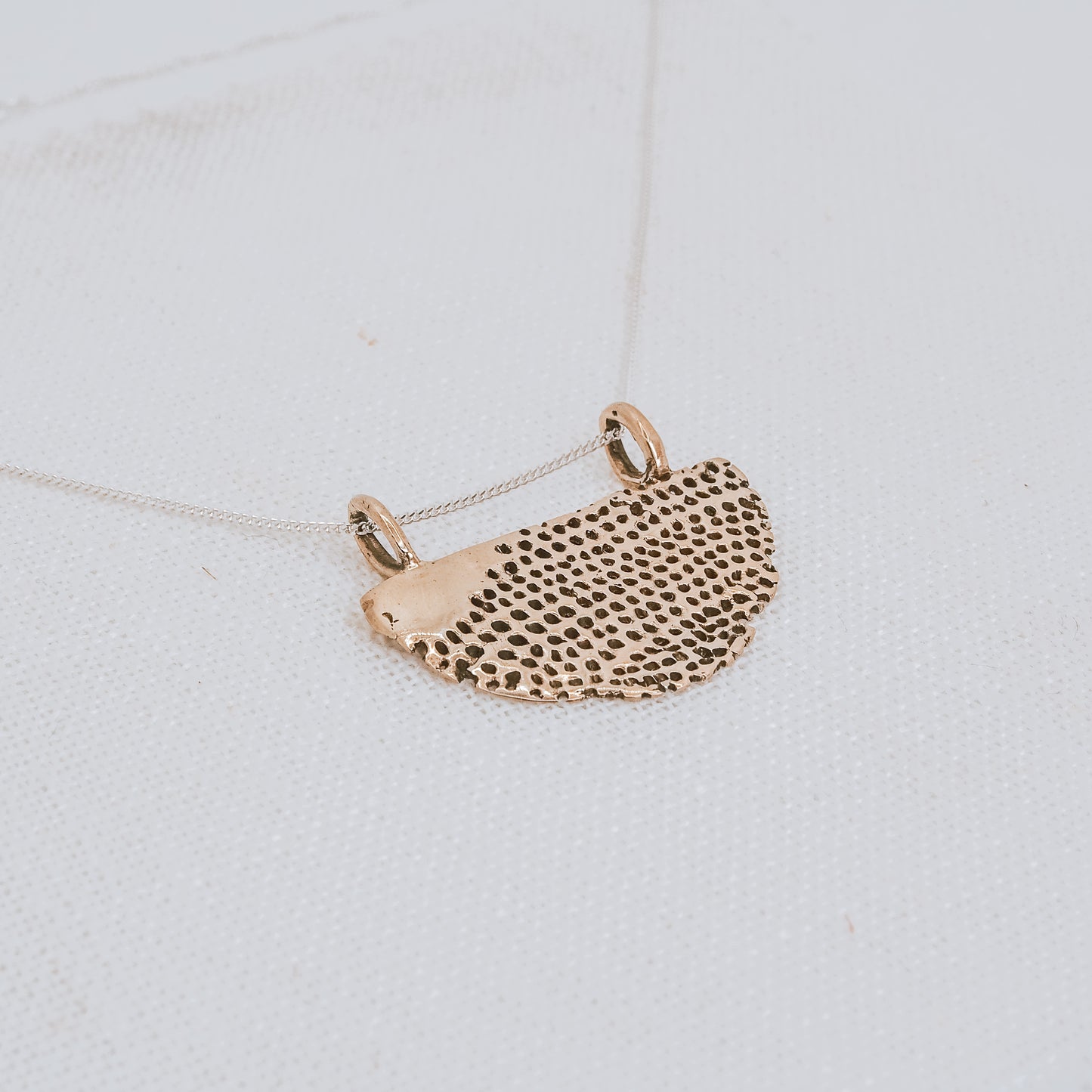 TELLA BRASS PENDANT NECKLACE