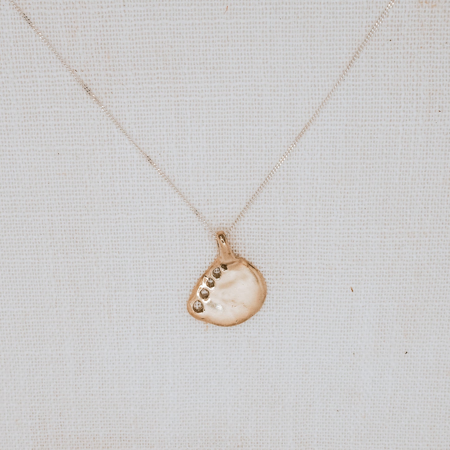 HALI BRASS PENDANT NECKLACE