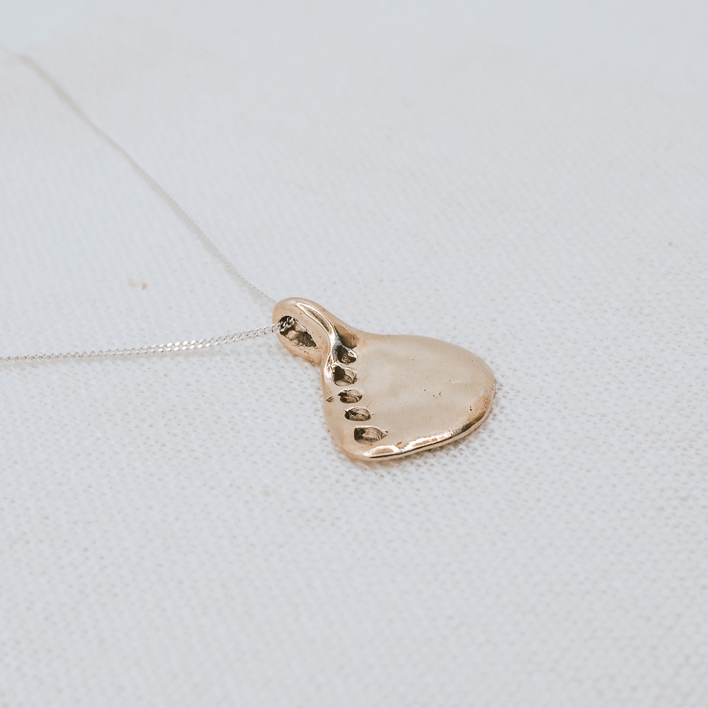 HALI BRASS PENDANT NECKLACE